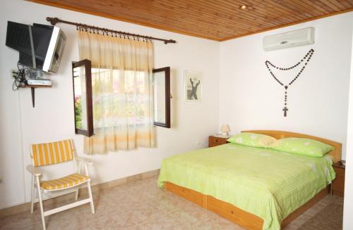 Μια τηλεόραση ή/και κέντρο ψυχαγωγίας στο Apartments by the sea Stomorska, Solta - 5164