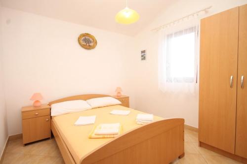 a bedroom with a bed with two towels on it at Apartment Rukavac 8837f in Vis