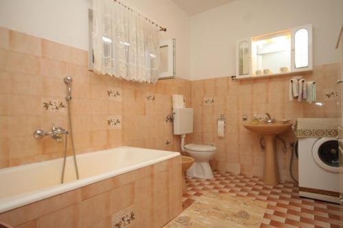 a bathroom with a tub and a toilet and a sink at Apartments with a parking space Vis - 8861 in Vis