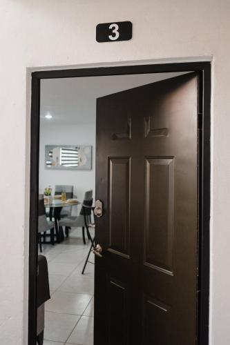 a door with the number three on top of it at Amplio, hermoso, cómodo depa en Mazatlán in Mazatlán