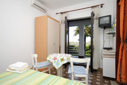 Family-friendly apartments with swimming pool Babici, Umag - 2531