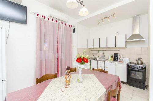 Apartments with parking space Trogir - 10337