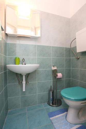 Apartments with parking space Trogir - 10337