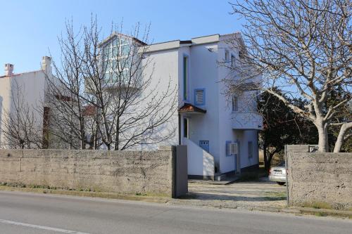 El edificio en el que está el departamento