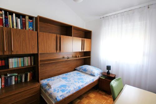 Apartments with a parking space Seget Donji, Trogir - 11171