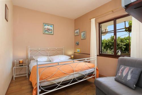 Posteľ alebo postele v izbe v ubytovaní Apartments with a parking space Seget Vranjica, Trogir - 11273