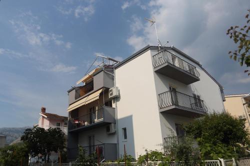 Apartments with a parking space Podstrana, Split - 11363