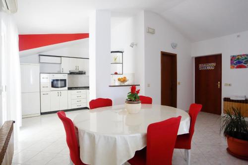 Apartments with parking space Podstrana, Split - 11363