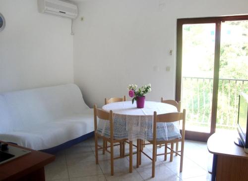 Apartments by the sea Maslinica, Solta - 11422
