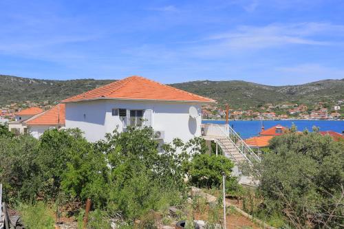Apartments by the sea Vinisce, Trogir - 11029