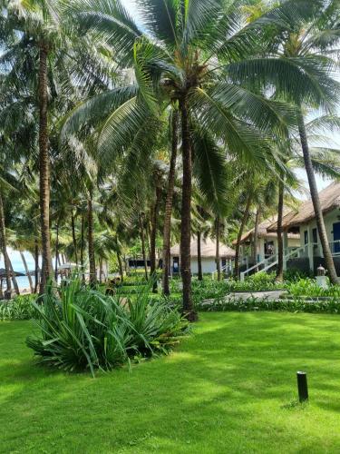 L'Azure Resort and Spa — Beach