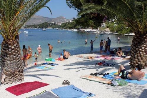 Fotografia z galérie ubytovania Apartments by the sea Trogir - 13623 v Trogiri