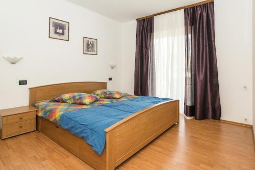 a bedroom with a bed and a window at Apartments with a parking space Zambratija, Umag - 2533 in Savudrija
