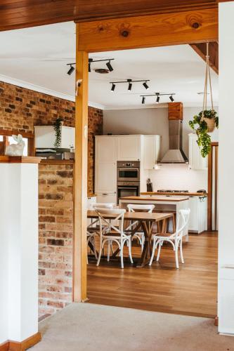 Kuchyň nebo kuchyňský kout v ubytování Redgate Homestead
