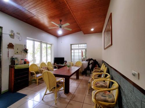 a dining room with a table and chairs at Haowangjiao Homestay in Tongxiao