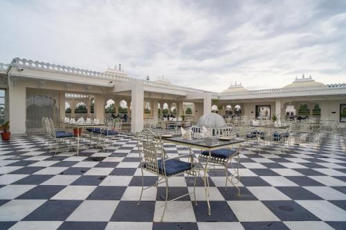 Restaurace v ubytování The Amar Mahal by Trulyy