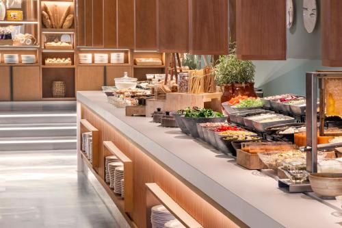 Comida en o cerca de este hotel