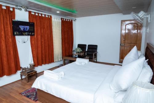 Postel nebo postele na pokoji v ubytování Hotel Sultan Residency