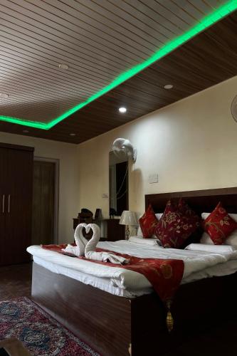 Postel nebo postele na pokoji v ubytování Hotel Sultan Residency