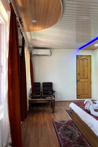 TV a/nebo společenská místnost v ubytování Hotel Sultan Residency