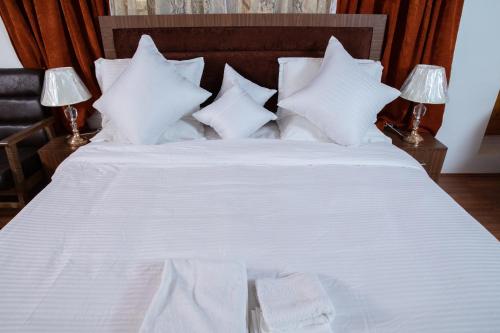 Postel nebo postele na pokoji v ubytování Hotel Sultan Residency