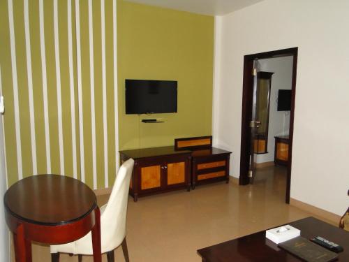TV a/nebo společenská místnost v ubytování WANASA CONTINENTAL HOTEL