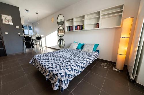 Posteľ alebo postele v izbe v ubytovaní Théa : Studio avec parking privé - Actif+ Location-