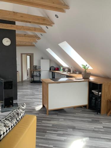 Fotografie z fotogalerie ubytování Apartmán U památného stromu v podkroví v destinaci Česká Lípa