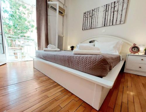 Ліжко або ліжка в номері Lovely equipped apartment in Kallithea Athens