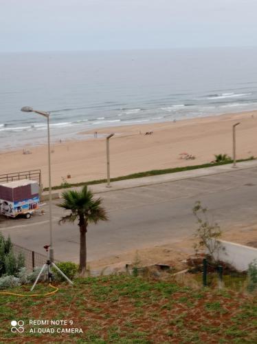 un camion conduisant sur une route à côté d'une plage dans l'établissement Prestigia, à Sidi Bouqnadel