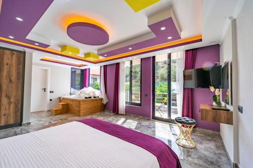 a bedroom with purple and yellow ceilings at Villa Destan Patara in Gelemiş