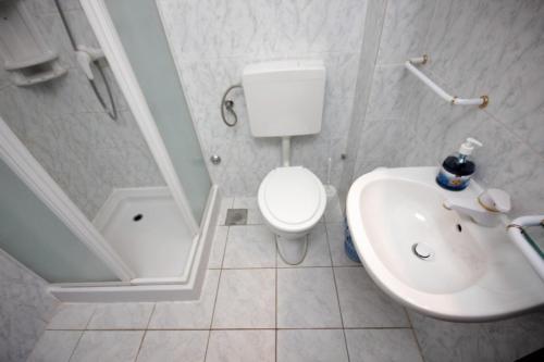 Ένα μπάνιο στο Apartments with parking space Seget Vranjica, Trogir - 8623