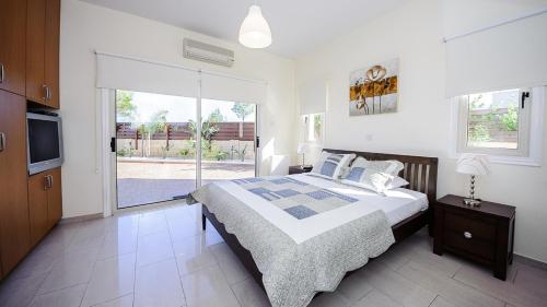 Postel nebo postele na pokoji v ubytování Protaras Holiday Villa 196