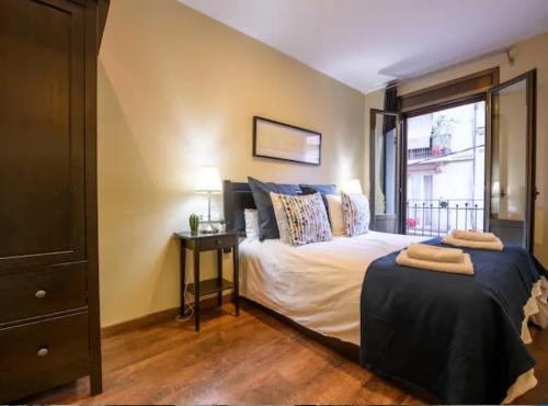 RamblasRentals Cozy Renovated 2BR with Balcony Lift 20M Rambla - Parking - Wifi