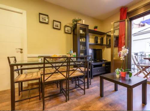 RamblasRentals Cozy Renovated 2BR with Balcony Lift 20M Rambla - Parking - Wifi