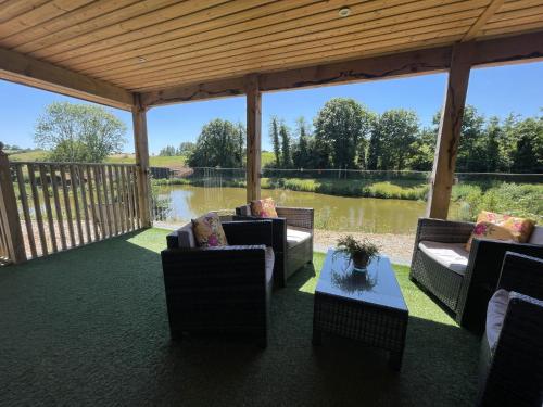 Oak Lodge, South View Lodges, Exeter – Photos 2