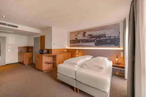a bedroom with a bed and a picture of a train at Zündwerk - Motel in Strasshof an der Nordbahn