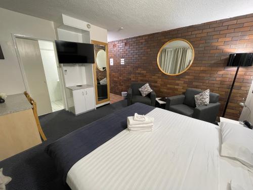 Postel nebo postele na pokoji v ubytování Lakeview Motor Inn