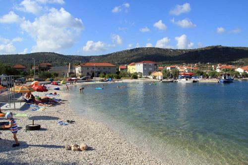Fotografia z galérie ubytovania Apartments by the sea Vinisce, Trogir - 17210 v destinácii Vinišće