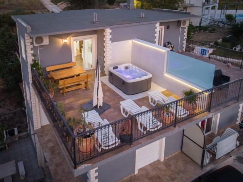 Apartments with hot tub Podstrana, Split - 8616