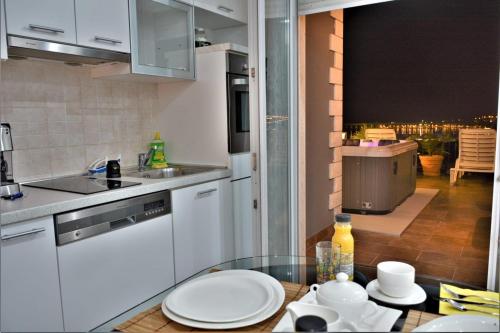 Apartments with hot tub Podstrana, Split - 8616