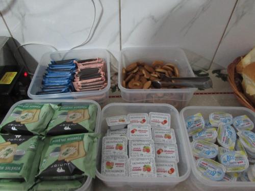 four plastic containers filled with different types of food at Teodoro Palace Hotel a 5 minutos do Brás e Bom Retiro in Sao Paulo
