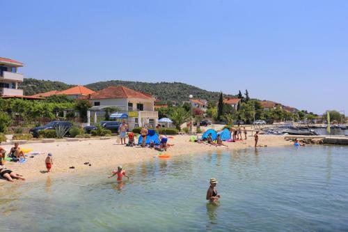 Fotografie z fotogalerie ubytování Apartments with a parking space Poljica, Trogir - 17334 v destinaci Marina