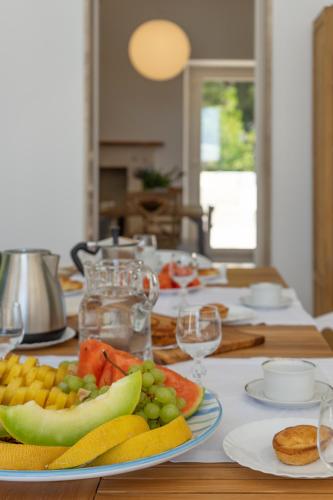 a table with a plate of fruit on it at VILLA ROSA MEDITERRANEA in Marina di Pescoluse