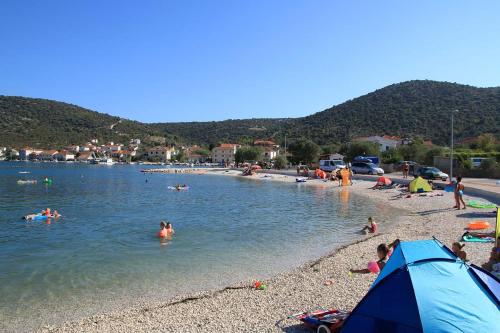 Fotografie z fotogalerie ubytování Apartments by the sea Vinisce, Trogir - 16860 v destinaci Vinišće