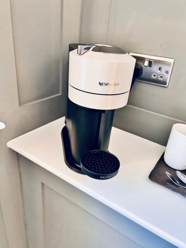 a coffee maker sitting on top of a shelf at George & Dragon Hotel in Buckinghamshire