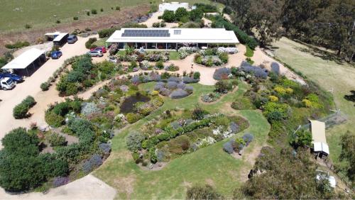 Un jardín fuera de River Gardens Axedale Pet Friendly Farmstay B&B