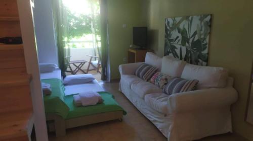 Ruang duduk di Eleonas Studios