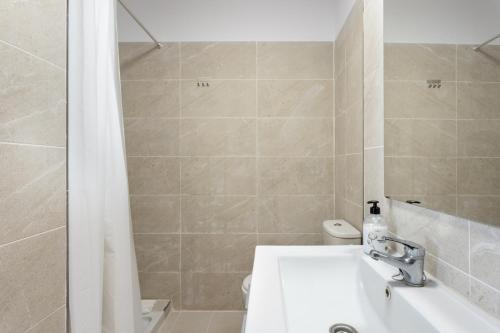 a bathroom with a white sink and a shower at Estudio con gran terraza Chill Out in Guía de Isora