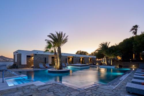 Bazén v ubytování Mykonos Theoxenia, a Member of Design Hotels nebo v jeho okolí